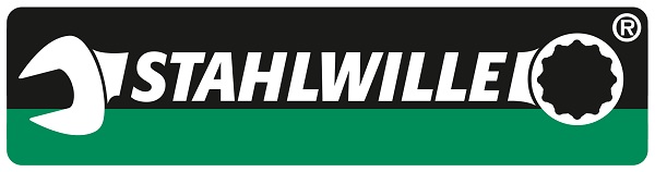 Obraz jest ucieleśnieniem bezkompromisowej niemieckiej jakości, precyzji i ergonomii, kt&oacute;re definiują markę STAHLWILLE. Kompozycja łączy w sobie ekskluzywny, matowy blask narzędzi ze stali chromowo-stopowej z profesjonalizmem i zaufaniem, jakie budzi autoryzowany polski dystrybutor DAKAM. Całość emanuje solidnością, inżynierskim kunsztem i gotowością do pracy w najbardziej wymagających branżach (lotnictwo, energetyka, motoryzacja). W centrum uwagi, na czystej, technicznej powierzchni (np. jasnym blacie laboratoryjnym lub macie warsztatowej), znajduje się starannie zaaranżowany zestaw flagowych produkt&oacute;w STAHLWILLE: &bull;	Klucz Dynamometryczny MANOSKOP&reg;: Absolutny kr&oacute;l kompozycji. Prezentowany jest precyzyjny klucz dynamometryczny z widoczną skalą i mechanizmem nastawczym. Jego obecność symbolizuje najwyższą dokładność i bezpieczeństwo połączeń śrubowych. &bull;	Klucze Płasko-Oczkowe: Wachlarz kluczy o charakterystycznym, smukłym profilu i przyjemnym w dotyku, matowym wykończeniu (nieślizgającym się). Ujęcie makro może eksponować profil AS-Drive, chroniący łby śrub. &bull;	Grzechotka i Nasadki: Solidna grzechotka z systemem QuickRelease oraz zestaw precyzyjnych nasadek, ułożonych w idealnym porządku (np. w systemie wkładek piankowych TCS). &bull;	Marka Premium: Na każdym narzędziu widoczne jest wyraźne, wykute lub grawerowane logo "STAHLWILLE" oraz duma marki &ndash; napis "MADE IN GERMANY". Tło jest subtelnie rozmyte (efekt bokeh), ale jednoznacznie wskazuje na profesjonalną dystrybucję na terenie Polski: &bull;	Nowoczesny magazyn DAKAM: W tle widać rzędy regał&oacute;w magazynowych, na kt&oacute;rych znajdują się oryginalne opakowania STAHLWILLE (często w charakterystycznej, stonowanej kolorystyce lub zielonych walizkach). &bull;	Logo Dystrybutora: W dyskretnym, ale widocznym miejscu umieszczone jest logo DAKAM, z dopiskiem "Autoryzowany Dystrybutor STAHLWILLE", co buduje jego markę jako partnera dostarczającego narzędzia klasy premium. Obraz niesie jasny komunikat: "Jako autoryzowany polski dystrybutor DAKAM, oferujemy dostęp do elity narzędzi ręcznych &ndash; oryginalnych produkt&oacute;w STAHLWILLE. Gwarantujemy niemiecką precyzję, dożywotnią gwarancję na wady materiałowe i dostępność z magazynu".