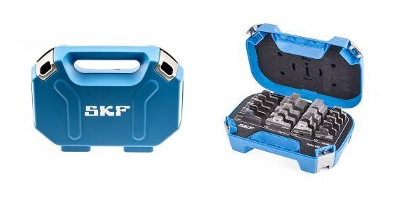 Obraz jest profesjonalną i imponującą prezentacją produktu, ukazującą zestaw SKF TMAS 720 jako flagowe, kompletne i wszechstronne rozwiązanie do osiowania maszyn. Kluczowym elementem wizualnym jest przedstawienie dw&oacute;ch solidnych walizek transportowych, co natychmiast komunikuje bogactwo i skalę zestawu. Kompozycja emanuje precyzją, profesjonalizmem i gotowością na absolutnie każde wyzwanie w utrzymaniu ruchu, od małych pomp po potężne generatory.  Pierwszy plan &ndash; Kompletny arsenał do precyzyjnego osiowania:  W centrum uwagi znajdują się dwie wytrzymałe, przemysłowe walizki, ustawione obok siebie. Obie są otwarte, w pełni eksponując swoją imponującą i perfekcyjnie zorganizowaną zawartość.  Dwie walizki: Jedna większa, druga nieco mniejsza, co odpowiada rzeczywistej kompozycji zestawu (będącego połączeniem walizek TMAS 340 i TMAS 380). Na każdej z nich widnieje wyraźne logo "SKF". Taki układ wizualnie podkreśla ogromną liczbę element&oacute;w (łącznie 720 podkładek).  Wszechstronny zestaw podkładek: Wnętrza walizek, wyłożone specjalnie wyprofilowaną pianką lub przegr&oacute;dkami, zawierają aż 720 podkładek precyzyjnych w czterech kluczowych rozmiarach:  50 x 50 mm  75 x 75 mm  100 x 100 mm  125 x 125 mm  Perfekcyjna organizacja: Każdy rozmiar i każda z dziesięciu grubości (od 0,05 mm do 2,00 mm) ma swoje dedykowane, oznaczone miejsce. Ten obraz porządku i profesjonalizmu jest kluczowy dla przekazu.  Najwyższa jakość wykonania: Podkładki, wykonane z wysokogatunkowej stali nierdzewnej, lśnią w studyjnym oświetleniu. Na każdej z nich widoczne jest precyzyjne, laserowo grawerowane oznaczenie grubości i wymiaru, co eliminuje pomyłki.  Tło i branding:  Tło jest neutralne (np. białe lub jasnoszare), aby nie odwracać uwagi od rozmachu zestawu. Gł&oacute;wne elementy brandingowe to logo SKF na obu walizkach oraz oznaczenia na samych podkładkach, co jest gwarancją autentyczności i najwyższej jakości.  Przesłanie i hasło reklamowe (optymalizacja SEO):  Obraz niesie jasny komunikat o kompletności, wszechstronności i najwyższym profesjonalizmie. Skierowany jest do dużych dział&oacute;w utrzymania ruchu, firm serwisowych i profesjonalist&oacute;w, kt&oacute;rzy potrzebują jednego, uniwersalnego rozwiązania do osiowania maszyn o praktycznie każdych gabarytach.