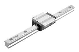 Niezawodne prowadnice THK od ręki. Zaufaj ekspertom z DAKAM. Obraz jest ucieleśnieniem japońskiej precyzji i inżynierskiej niezawodności, które są synonimem marki THK. Kompozycja łączy w sobie sterylny, high-tech'owy wizerunek standardowych prowadnic szynowych z profesjonalizmem i zaufaniem, jakie budzi sprawdzony polski dystrybutor DAKAM. Całość emanuje jakością i gotowością do natychmiastowej dostawy. W centrum uwagi, na czystej, metalowej lub białej powierzchni, znajduje się flagowy produkt THK – standardowa prowadnica szynowa (LM Guide), np. z popularnej serii SHS lub HSR. • Precyzja wykonania: Cały komponent – zarówno lśniąca, idealnie wyszlifowana szyna (rail), jak i kompaktowy, precyzyjnie wykonany wózek (block) – emanuje najwyższą jakością obróbki. • System recyrkulacji kulek: Ujęcie makro eksponuje jakość wykonania wózka, precyzyjne uszczelnienia końcowe oraz (w domyśle) płynnie działający system recyrkulacji kulek, który zapewnia płynny i stabilny ruch. • Marka Premium: Na bocznej powierzchni wózka widoczne jest wyraźne, laserowo grawerowane logo "THK", co jest gwarancją autentyczności i najwyższej japońskiej jakości. Tło jest subtelnie rozmyte (efekt bokeh), ale jednoznacznie wskazuje na profesjonalną, wielkoskalową dystrybucję na terenie Polski: • Nowoczesny magazyn DAKAM: W tle widać rzędy wysokich regałów magazynowych, wypełnionych uporządkowanymi, oryginalnymi opakowaniami THK oraz długimi tubami do przechowywania szyn. Duża ilość towaru na stanie wizualnie potwierdza status "sprawdzonego dystrybutora" i gwarantuje szybkie dostawy. • Kontekst "w Polsce": W rogu obrazu lub jako element graficzny (np. flaga na opakowaniu, znak "Polski Dystrybutor") umieszczony jest akcent podkreślający krajową dystrybucję. • Logo Dystrybutora: W dyskretnym, ale widocznym miejscu umieszczone jest logo DAKAM, z dopiskiem "Autoryzowany Dystrybutor THK", co buduje jego markę jako zaufanego partnera. Obraz niesie jasny komunikat: "Jako sprawdzony polski dystrybutor DAKAM, posiadamy pełen asortyment niezawodnych, standardowych prowadnic liniowych THK, dostępnych natychmiast z naszego magazynu, wraz z usługą cięcia na wymiar".