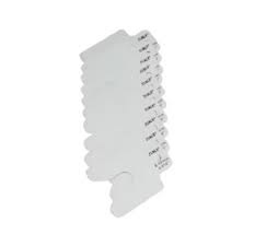 Obraz jest profesjonalną i precyzyjną kompozycją, kt&oacute;ra podkreśla inżynierską dokładność i niezawodność podkładek poziomujących z serii TMAS. Całość utrzymana jest w czystej, industrialnej estetyce, gdzie dominują metaliczne odcienie stali nierdzewnej, z kt&oacute;rej wykonane są podkładki. Tło jest minimalistyczne, studyjne, w odcieniach bieli lub jasnej szarości, co pozwala skupić całą uwagę na produkcie i jego kluczowych cechach.  Pierwszy plan &ndash; Precyzja w każdym detalu:  W centrum uwagi znajduje się starannie zaaranżowany zestaw podkładek TMAS. Kompozycja wizualna skupia się na ich unikalnych cechach:  Zestaw podkładek: Ukazanych jest kilka podkładek o r&oacute;żnych grubościach, ułożonych w wachlarz lub precyzyjny stos. To wizualnie komunikuje możliwość dokładnego i warstwowego pozycjonowania maszyn.  Wygrawerowane oznaczenia: Ujęcia makro eksponują wyraźne, laserowo grawerowane oznaczenia na każdej podkładce. Widoczna jest grubość (np. "0.05 mm", "0.10 mm", "1.00 mm"), co podkreśla łatwość identyfikacji i precyzję.  Wysoka jakość wykonania: Podkładki lśnią gładką, idealnie wykończoną powierzchnią ze stali nierdzewnej, co symbolizuje ich odporność na korozję, odkształcenia i agresywne środowiska przemysłowe. Charakterystyczny otw&oacute;r lub wycięcie ułatwiające montaż i demontaż jest r&oacute;wnież dobrze widoczny.  Walizka transportowa (opcjonalnie): W tle może być widoczna otwarta, profesjonalna walizka, w kt&oacute;rej podkładki są uporządkowane według grubości. Podkreśla to kompletność i profesjonalizm zestawu.  Tło i branding &ndash; Partnerstwo dla precyzji:  Tło jest subtelne, ale profesjonalne. W spos&oacute;b klarowny i partnerski umieszczono na nim logotypy:  Logo producenta (np. SKF): Jeśli podkładki są tej marki (TMAS to oznaczenie serii SKF), jego obecność symbolizuje światowego lidera w dziedzinie utrzymania ruchu i niezawodności.  Logo DAKAM: Pozycjonuje firmę jako zaufanego dystrybutora i partnera technicznego na rynku wrocławskim. Komunikuje dostępność specjalistycznych narzędzi, fachowe doradztwo i wsparcie w doborze odpowiednich rozwiązań dla precyzyjnego ustawiania maszyn.  Logotypy umieszczone obok siebie tworzą sp&oacute;jny komunikat o synergii między światowej klasy producentem a kompetentnym lokalnym dostawcą.  Przesłanie i hasło reklamowe:  Obraz niesie jasny komunikat o precyzji, niezawodności i profesjonalizmie. Skierowany jest do technik&oacute;w utrzymania ruchu, mechanik&oacute;w i inżynier&oacute;w odpowiedzialnych za precyzyjne ustawianie, osiowanie i montaż maszyn przemysłowych.  Całość może być zwieńczona hasłem, kt&oacute;re oddaje istotę produktu i wsp&oacute;łpracy:  "Precyzja w każdym mikronie. Podkładki poziomujące TMAS dostępne w DAKAM."  "DAKAM &ndash; Tw&oacute;j partner w precyzyjnym ustawianiu maszyn."  "Idealne osiowanie zaczyna się tutaj. Profesjonalne podkładki TMAS od DAKAM Wrocław."