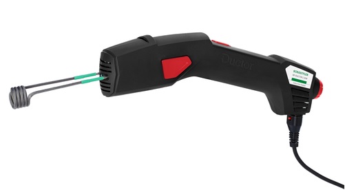 Profesjonalna nagrzewnica indukcyjna Schaeffler MF-IDUCTOR 2.3kW w akcji &ndash; bezogniowe podgrzewanie zapieczonej śruby w warsztacie samochodowym.