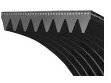 Opiszę obraz przedstawiający pasy wielorowkowe firmy Optibelt.  Na zdjęciu widoczny jest pas wielorowkowy, kt&oacute;ry charakteryzuje się płaską powierzchnią zewnętrzną i wieloma, r&oacute;wnoległymi rowkami (żebrami) na powierzchni wewnętrznej. Te rowki pozwalają na lepsze przyleganie i przenoszenie mocy, co sprawia, że pasy te są idealne do napęd&oacute;w z małymi średnicami k&oacute;ł pasowych.  Na pasie widoczne są oznaczenia producenta, OPTIBELT, oraz numer seryjny i inne symbole techniczne. Napisy te są wyraźne i czytelne, często w jasnym kolorze na ciemnym tle, co ułatwia identyfikację produktu.  Pasy te są wykonane z wytrzymałego materiału, kt&oacute;ry jest odporny na wysokie temperatury, oleje i ścieranie. Ich konstrukcja jest elastyczna, ale jednocześnie bardzo trwała, co gwarantuje długą żywotność i niezawodność w trudnych warunkach pracy.