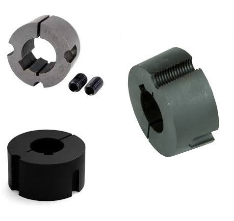 Tuleje Taper Lock – Szybki i pewny montaż. Dostępne w DAKAM. Obraz jest ucieleśnieniem inżynierskiej precyzji, prostoty montażu i niezawodności w technice przenoszenia napędu. Kompozycja łączy w sobie surowy, techniczny wizerunek tulei stożkowych Taper Lock z profesjonalizmem i dostępnością, jakie budzi autoryzowany polski dystrybutor DAKAM. Dominują w niej przemysłowe barwy – wysokogatunkowe żeliwo (często oksydowane na czarno lub szaro) oraz stalowe akcenty śrub. W centrum uwagi, na czystej, industrialnej powierzchni (np. metalowym stole warsztatowym lub białym tle), znajduje się starannie zaaranżowany zestaw tulei Taper Lock: • Różnorodność rozmiarów: Prezentowanych jest kilka tulei o różnych średnicach wewnętrznych (otworach na wał), co wizualnie komunikuje szeroki zakres oferty dostępny w magazynie. • Kluczowe cechy konstrukcyjne: Ujęcia makro eksponują: 1. Stożkowa powierzchnia zewnętrzna: Gładka, precyzyjnie obrobiona powierzchnia stożkowa, która jest kluczem do zasady działania (zaciskania). 2. Otwór wewnętrzny z rowkiem wpustowym: Precyzyjnie wykonany otwór cylindryczny wraz ze standardowym rowkiem pod wpust. 3. Wzdłużne nacięcie (przecięcie): Wyraźnie widoczne nacięcie wzdłuż całej długości tulei, które pozwala jej się zaciskać na wale. 4. Otwory montażowe: Charakterystyczny układ otworów – część z nich jest gwintowana, a część gładka, co służy do naprzemiennego montażu (wkręcanie śrub) i demontażu. • Kontekst zastosowania: Obok tulei leży koło pasowe lub koło łańcuchowe z idealnie dopasowanym stożkowym gniazdem, co wizualnie ilustruje, jak te dwa elementy współpracują. W zestawie mogą być również widoczne śruby imbusowe używane do montażu. Tło jest subtelnie rozmyte (efekt bokeh), ale jednoznacznie wskazuje na profesjonalną dystrybucję na terenie Polski: • Nowoczesny magazyn DAKAM: W tle widać rzędy wysokich regałów magazynowych, wypełnionych uporządkowanymi, oryginalnymi opakowaniami tulei Taper Lock (np. marek Fenner, KTR, SIT). Duża ilość towaru na stanie wizualnie potwierdza status "sprawdzonego dystrybutora". • Logo Dystrybutora: W dyskretnym, ale widocznym miejscu umieszczone jest logo DAKAM, z dopiskiem "Centrum Techniki Napędowej" lub "Autoryzowany Dystrybutor", co buduje jego markę jako zaufanego partnera. Obraz niesie jasny komunikat: "Jako sprawdzony polski dystrybutor DAKAM, posiadamy na stanie pełen asortyment tulei stożkowych Taper Lock, zapewniających szybki, pewny i łatwy montaż kół pasowych i łańcuchowych na wałach".